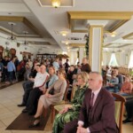 Goście słuchają przemówienia